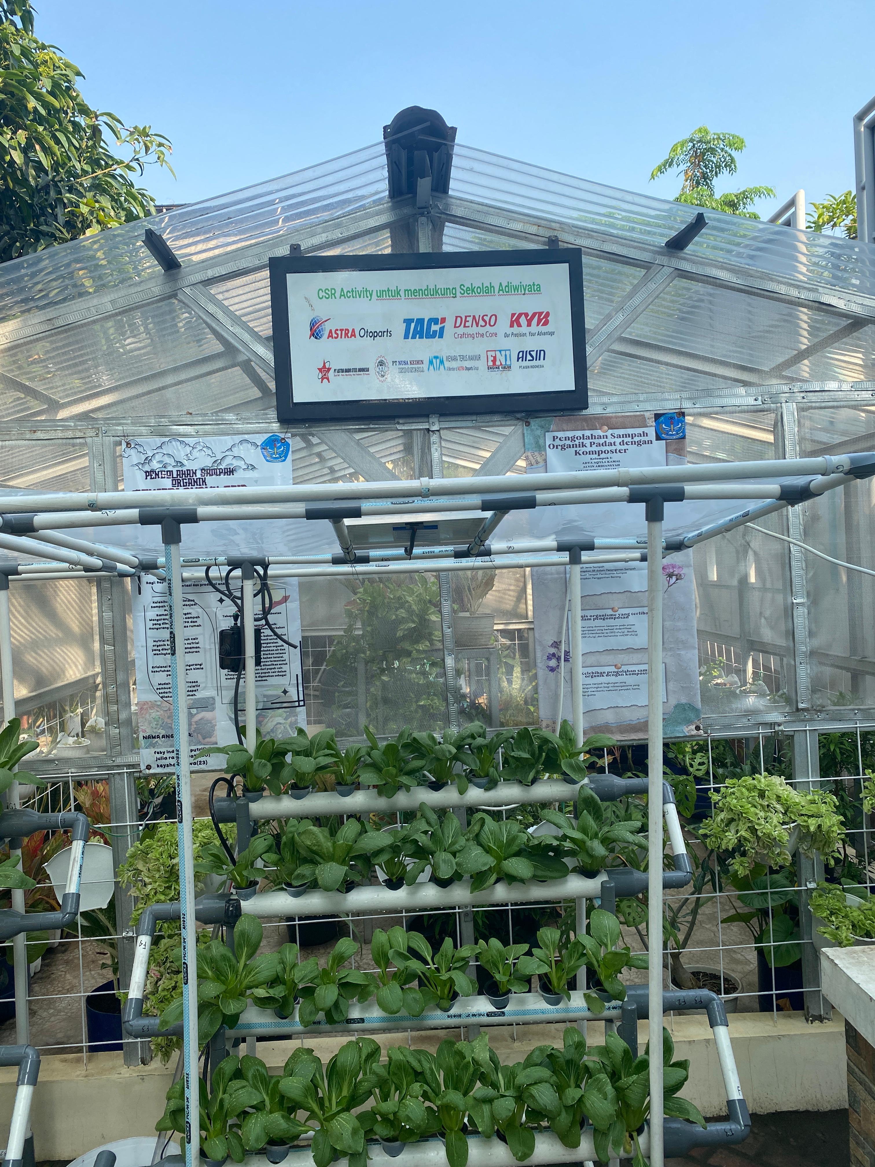 PEMBUATAN GREEN HOUSE